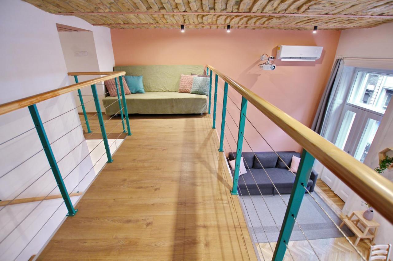 Awesome Downtown W Balcony & Free Private Parking Boedapest