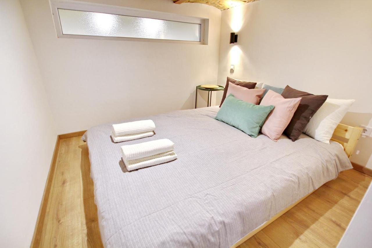 Awesome Downtown W Balcony & Free Private Parking Apartment Budapest