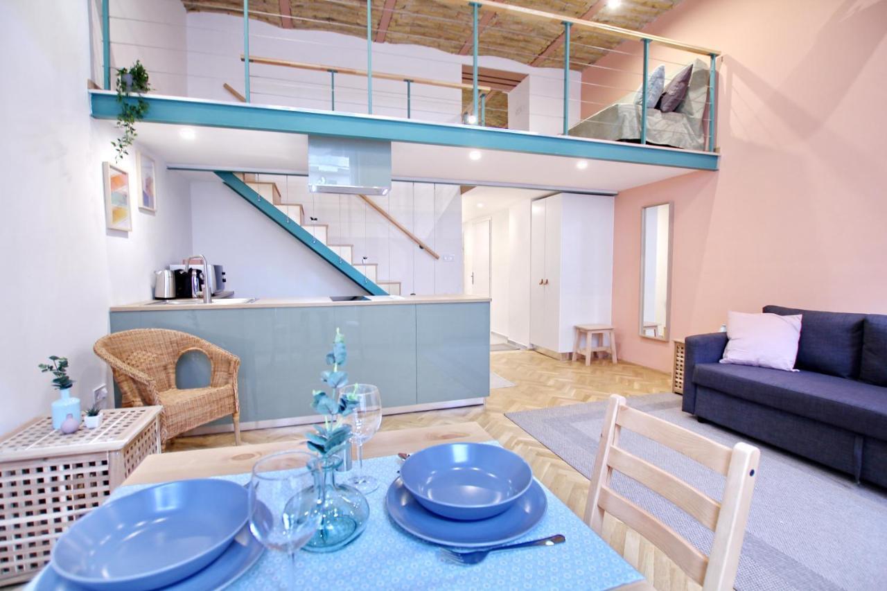Awesome Downtown W Balcony & Free Private Parking Appartement Boedapest