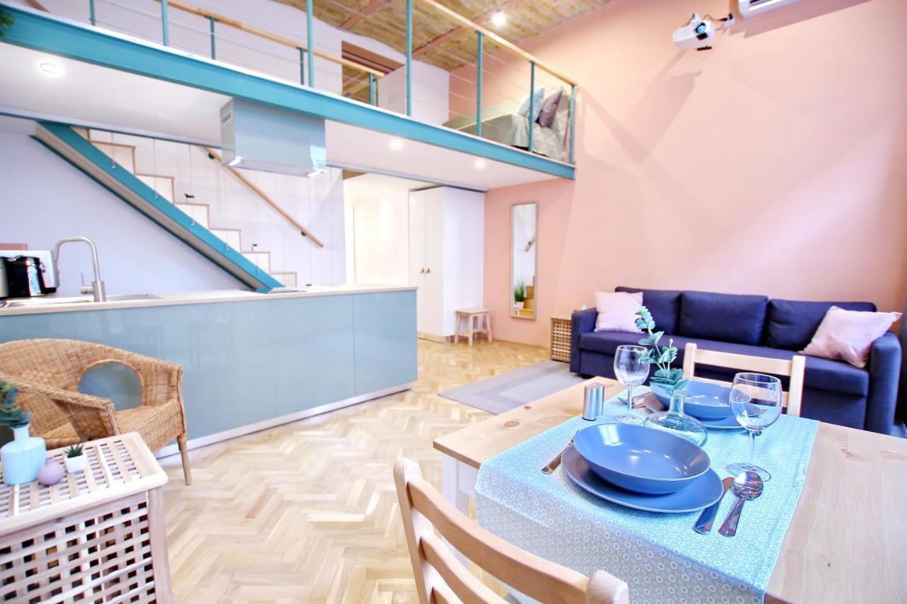 Awesome Downtown W Balcony & Free Private Parking Apartment *